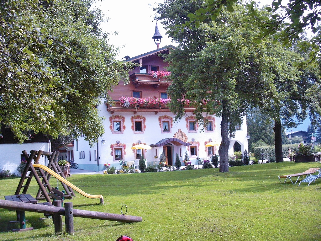Garten und Spielplatz am Tannerhof